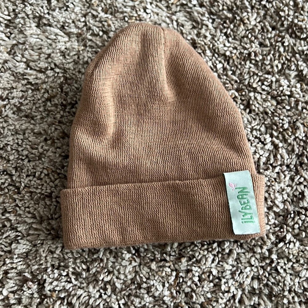 Ilybean newborn tan beanie NWOT